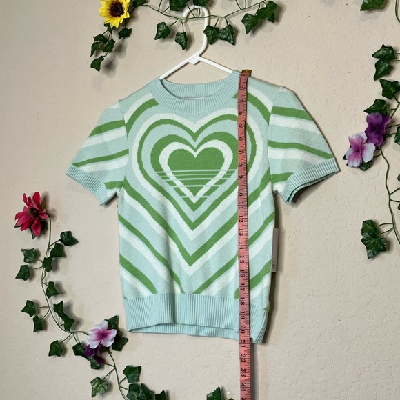 SO stretchy green heart t-shirt - Picture 5 of 6